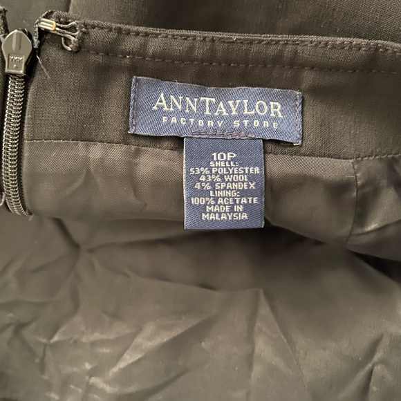 Ann Taylor Elegant Black Pencil Skirt - Picture 3 of 4